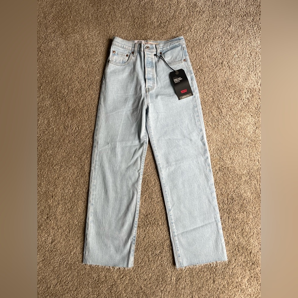NWT Levi’s Ribcage Straight Ankle Jeans
